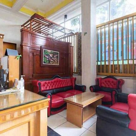Homestay Gayatri Sawojajar Near Univ Negeri Malang Kampus 2 Mitra Reddoorz Exterior foto