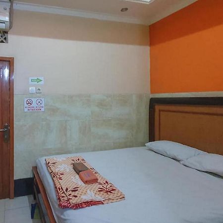 Homestay Gayatri Sawojajar Near Univ Negeri Malang Kampus 2 Mitra Reddoorz Exterior foto