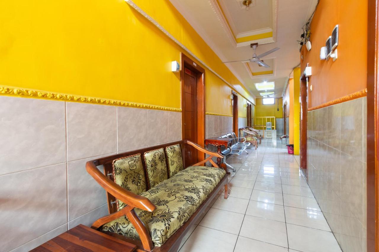 Homestay Gayatri Sawojajar Near Univ Negeri Malang Kampus 2 Mitra Reddoorz Exterior foto