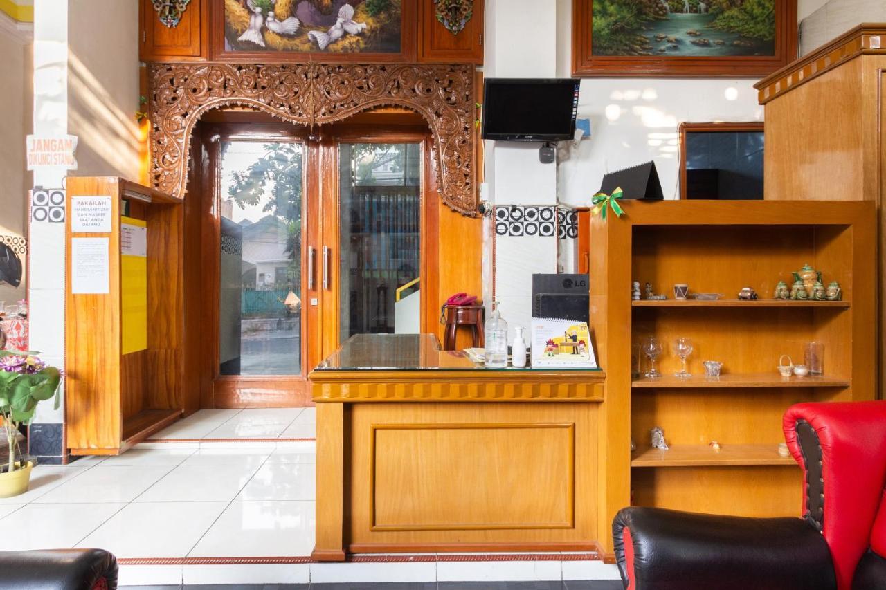 Homestay Gayatri Sawojajar Near Univ Negeri Malang Kampus 2 Mitra Reddoorz Exterior foto