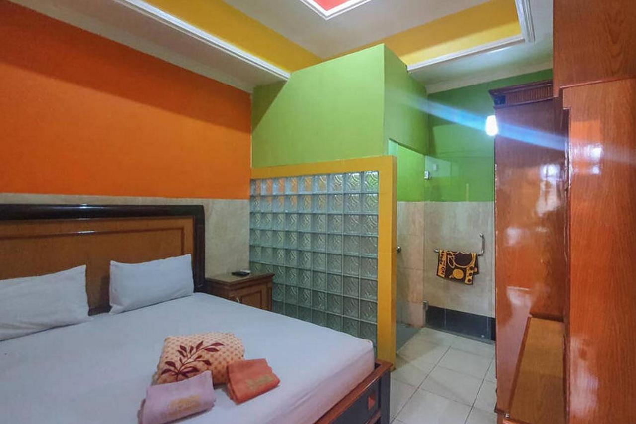 Homestay Gayatri Sawojajar Near Univ Negeri Malang Kampus 2 Mitra Reddoorz Exterior foto