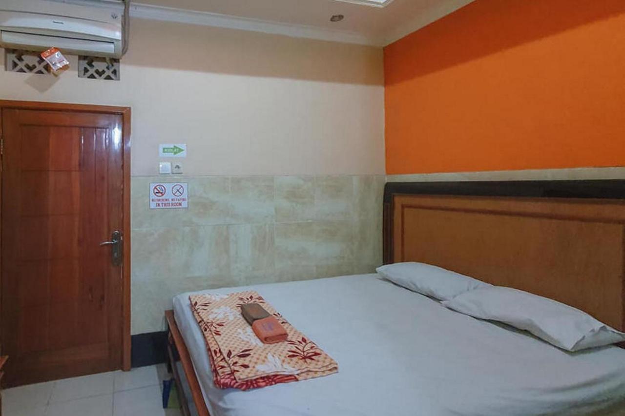 Homestay Gayatri Sawojajar Near Univ Negeri Malang Kampus 2 Mitra Reddoorz Exterior foto